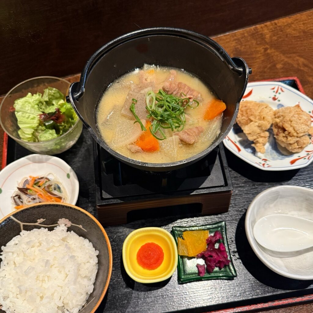 もつ煮　ランチ　唐揚げ