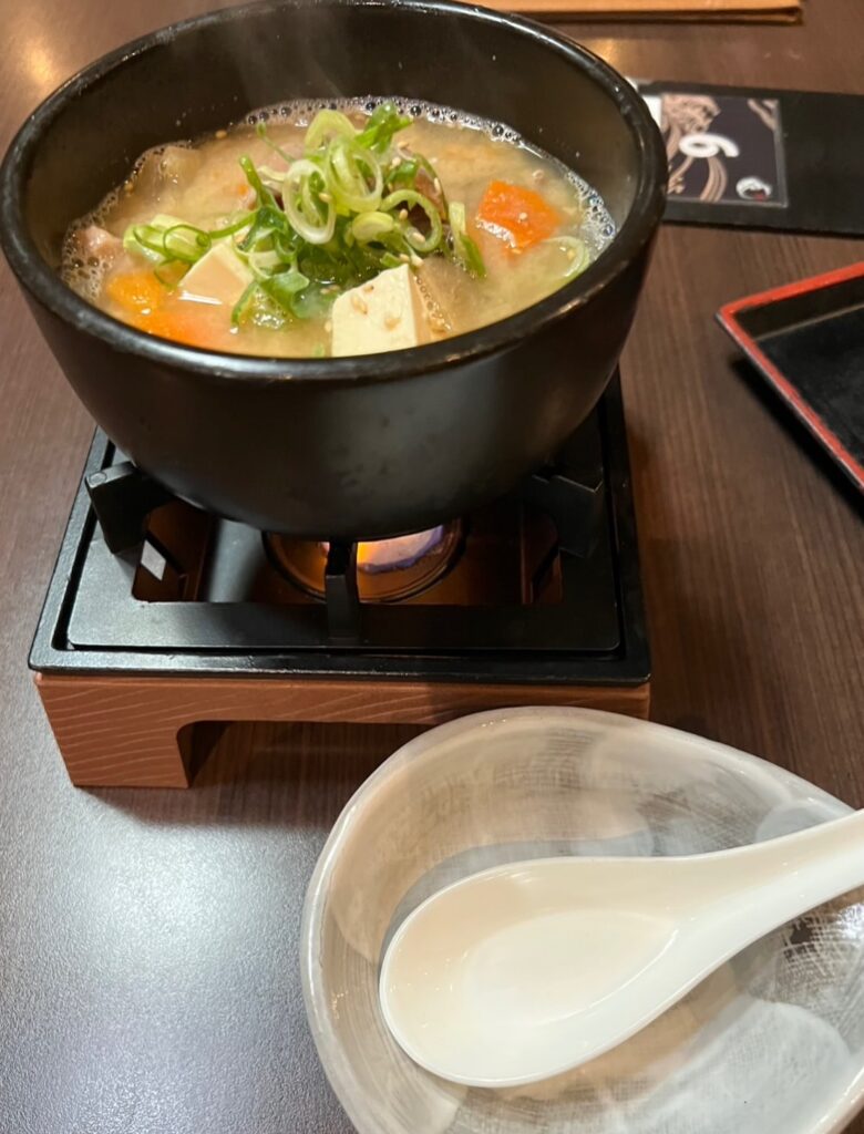 人気メニュー　モツ煮込み